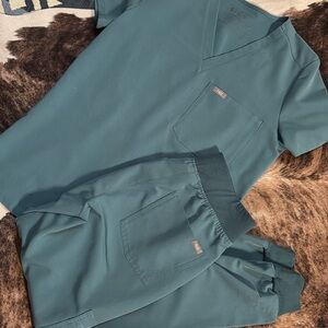 Figs Teal Medical Scrub Set with V-Neck and Elastic Waist joggers